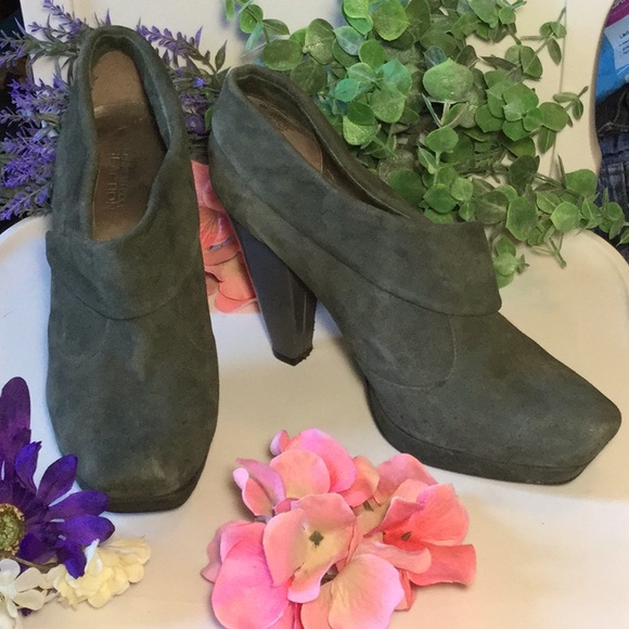 Kenneth Cole Reaction Ankle Boot w/Heel, Green - Picture 1 of 8